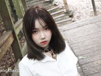 推特極品反差婊『小妮子』攜雙閨蜜極限露出 戶外全裸 野戰跪舔 黑絲啪啪 高清 Lunana第二彈