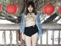 推特極品反差婊『小妮子』攜雙閨蜜極限露出 戶外全裸 野戰跪舔 黑絲啪啪 高清 Lunana第二彈