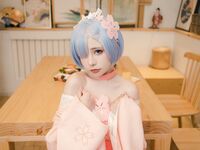 高端ACG業界女神爆機少女▌喵小吉&金魚▌雙模巨獻《從零開始的女體盛宴》超色情舔乳磨穴