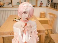 高端ACG業界女神爆機少女▌喵小吉&金魚▌雙模巨獻《從零開始的女體盛宴》超色情舔乳磨穴