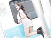 巨乳妙龄女神【乐乐】下班回家途中被电车痴汉尾随趁她熟睡进屋强行交合嘴说不要却迎合着高潮