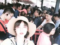 偷翻女同学手机相册里的所有自拍