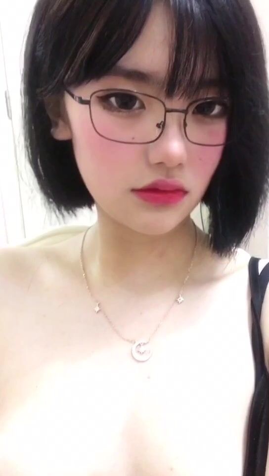 皮皮蝦網紅純欲女神【在下小羊】人前傲女，人後母狗，被金主包養定製私拍各種裸舞紫薇視頻207V (108)