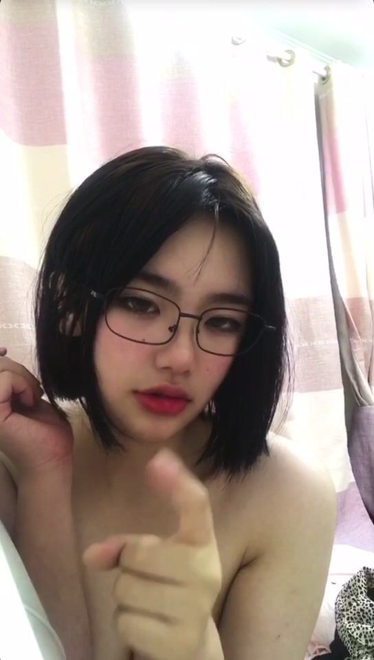 皮皮蝦網紅純欲女神【在下小羊】人前傲女，人後母狗，被金主包養定製私拍各種裸舞紫薇視頻207V (115)