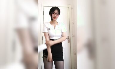 皮皮蝦網紅純欲女神【在下小羊】人前傲女，人後母狗，被金主包養定製私拍各種裸舞紫薇視頻207V (12)