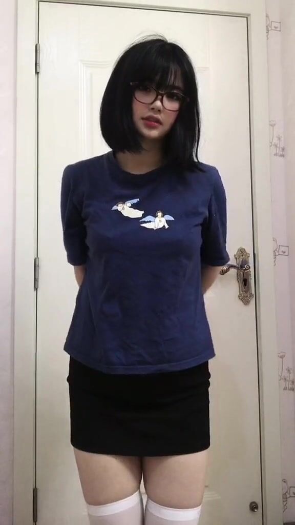 皮皮蝦網紅純欲女神【在下小羊】人前傲女，人後母狗，被金主包養定製私拍各種裸舞紫薇視頻207V (19)