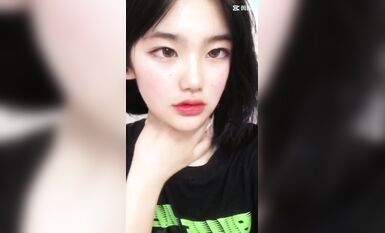 皮皮蝦網紅純欲女神【在下小羊】人前傲女，人後母狗，被金主包養定製私拍各種裸舞紫薇視頻207V (202)