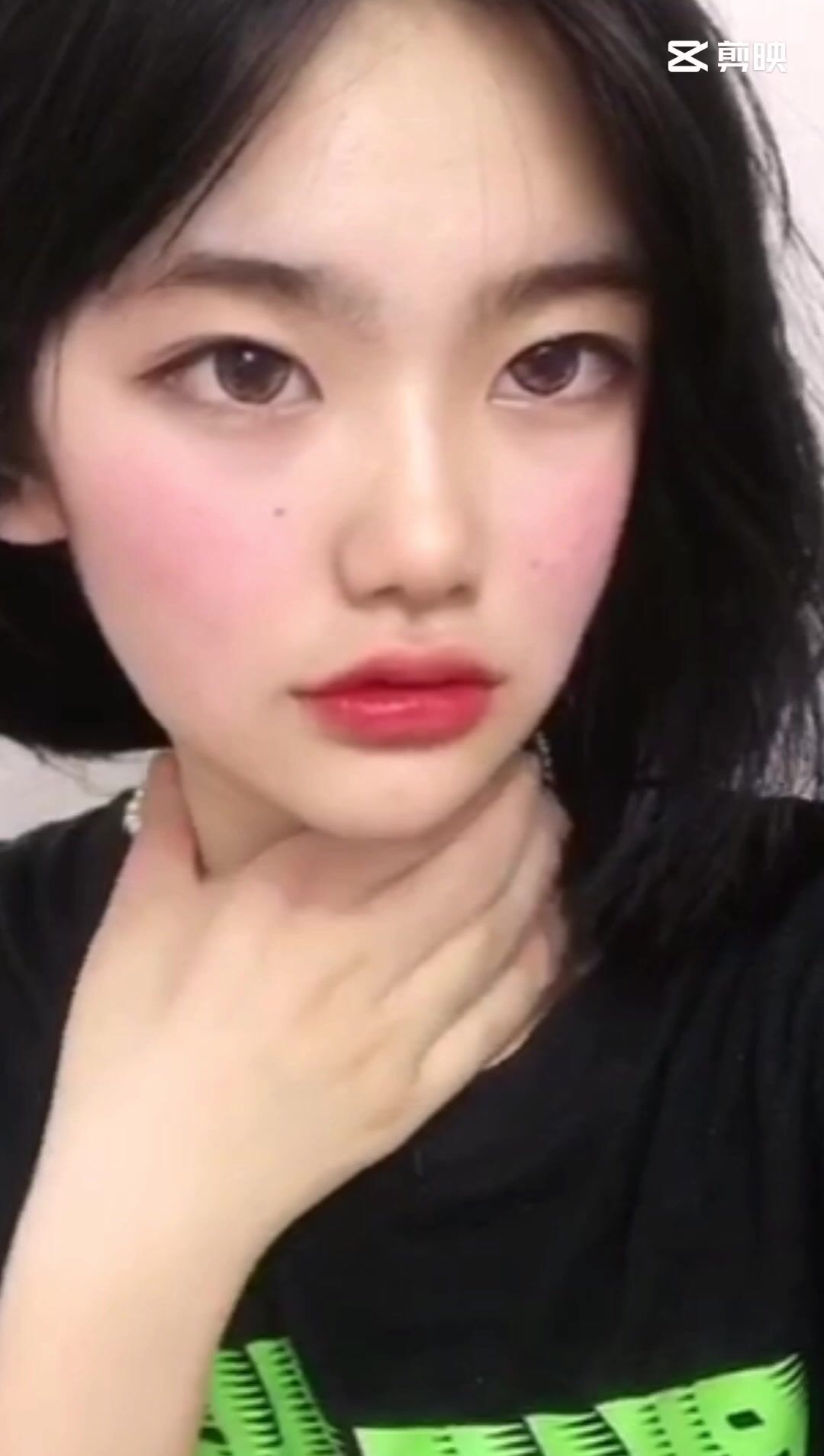 皮皮蝦網紅純欲女神【在下小羊】人前傲女，人後母狗，被金主包養定製私拍各種裸舞紫薇視頻207V (202)