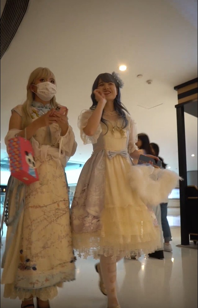 YC198可愛白絲lo裙小姐姐！淺黃色內褲前後CD！