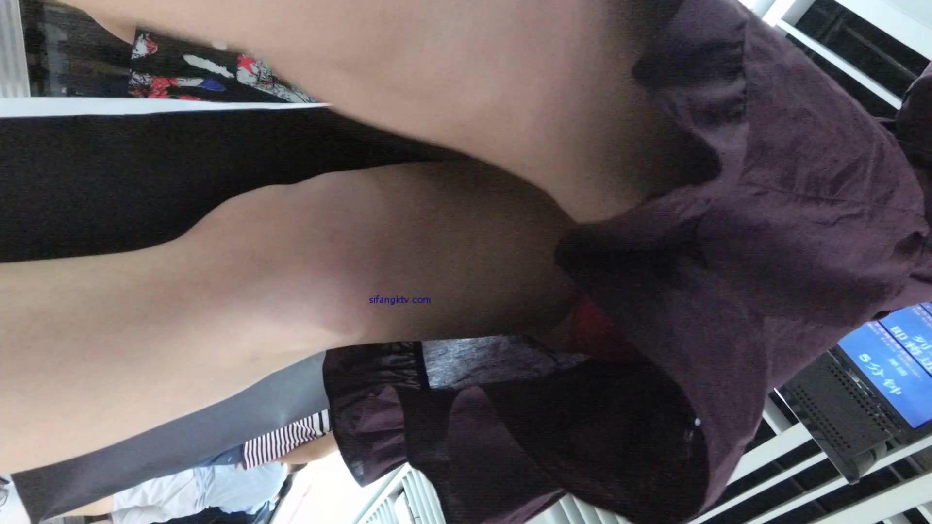 成都地鐵醫院抄底 驚現無內長腿美女 各式內內讓人噴血 幻想扒下推到啪啪 高清1080P版 (24)