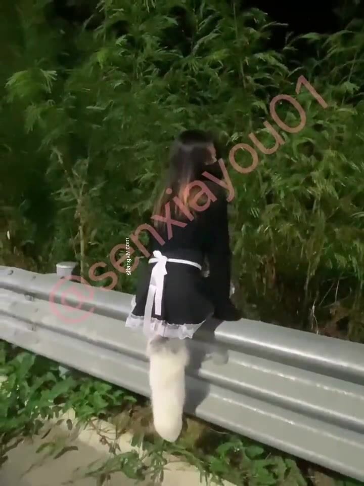 最新推特七位人氣蘿莉女主露出私拍 戶外野戰全裸路邊翹美臀後入啪啪森下悠 (1)