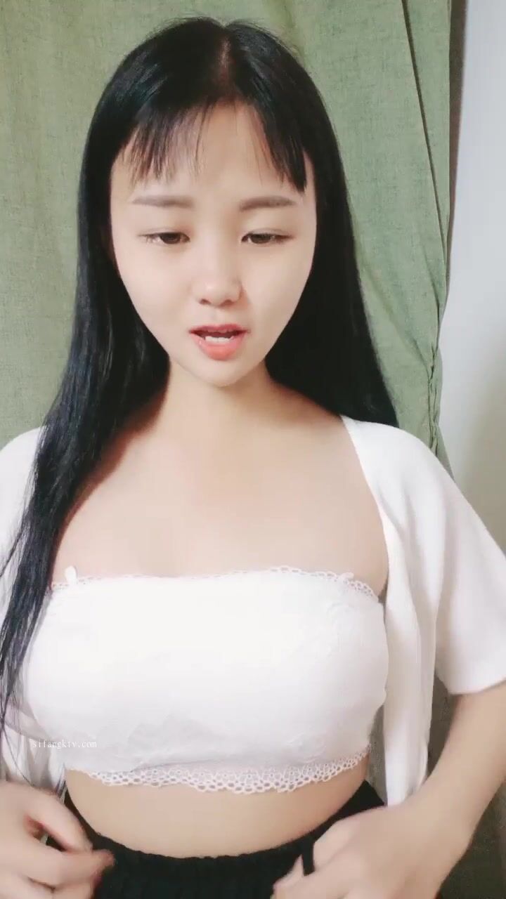 太嫩了！3個學生妹妹~在家全裸自慰~【佳怡】小穴反光~！ (5)