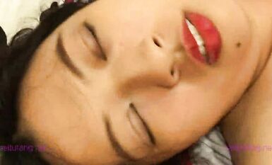 暗黑部落尻語錄！極品巨乳肥臀露臉美女酒後亂性 睡夢中被肏醒無套內射擼點很高完整版 (15)