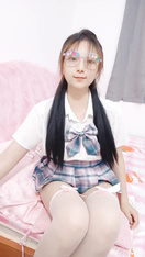 2024年7月，新人下海~【小甜舔】戴著眼鏡的學生妹！超美胸！超想舔她，眼鏡妹就是看著過癮 (1)