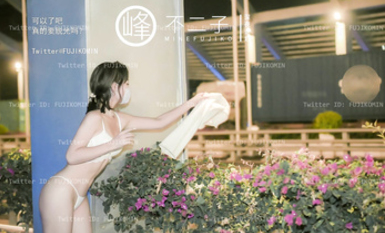 【深夜企劃】極品模特【峰不二子】-馬路中央驚險之旅 全裸露出灌腸噴射 在車流中完成菊穴高潮