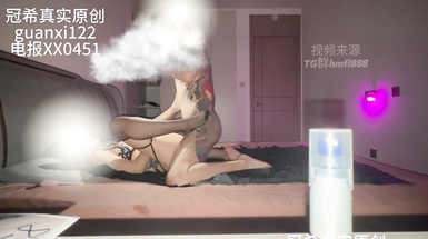 【8月新檔】北京女大學生約炮王紋身哥「冠希原創」付費新作！黑絲女大學一邊自慰一邊挨操騷死了