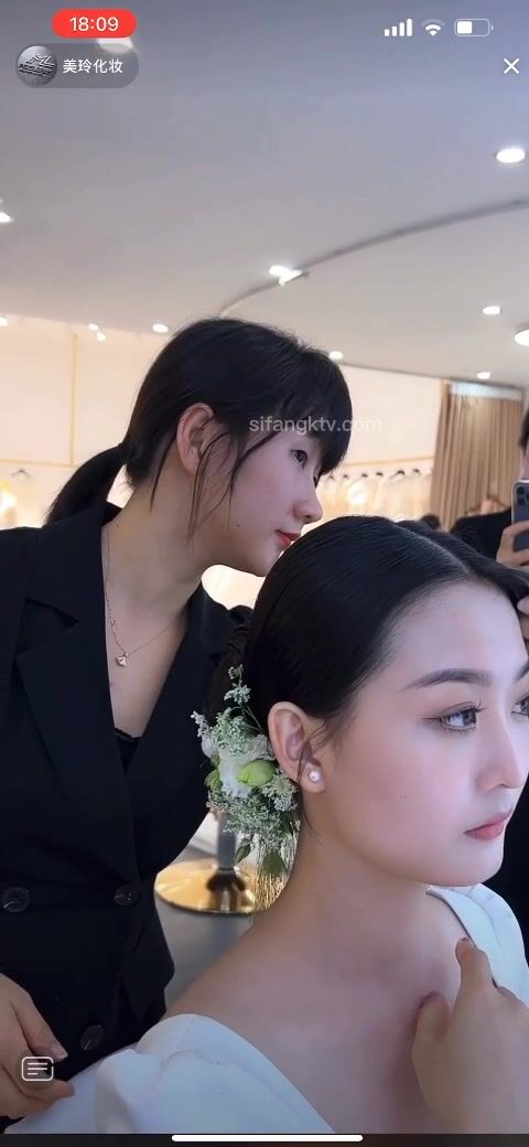 最新《瘋狂抖音》外篇之《抖音擦邊》眾女神直播中各種閃現走光刷邊 露毛露屁 凸點誘惑 (46)