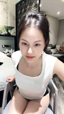 2025年4月最新頂級御姐【開心話梅】極品小少婦，黑絲情趣裝，粉穴已經一片泥濘，高顏值尤物必看 (17)