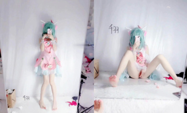 極品顏值清純蘿莉『小池理奈』福利私拍 清純反差小騷貨 緊致粉嫩小穴濕粘淫汁，喜歡自己這種又乖又淫賤的樣子 (5)