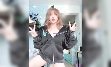 青春無敵 SS級大奶完美身材推特女神希希第二季重金私人訂制露臉裸舞紫薇高潮吐舌頭翻白眼狠是賣力 (14)