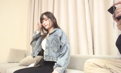 娕正靚妹子，白衣牛仔清純甜美大奶妹子，舌吻互摸口交上位騎乘抽插猛操