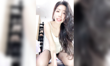 七彩主播【濕濕】直播錄播 絕頂長腿騷母狗 狗鏈舔內褲高跟鞋插逼 (1)
