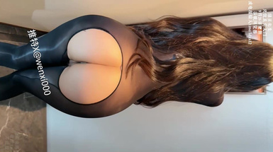 肉臀果兒_風騷肥臀繼母，趁老公不在家。在淋浴間用大屁股勾引我，狠狠的後入了。