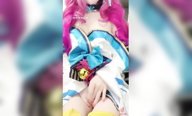 網紅極品白虎福利姬【初戀小安】cos阿狸之肉體絕殺