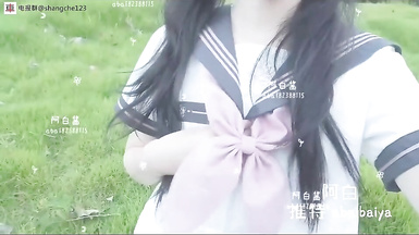 隨地尿尿清純學妹 阿白蘿莉 學習小狗邊走邊尿~再可愛又怎麼樣，不還是一隻喜歡到處撒尿的狗狗 (5)