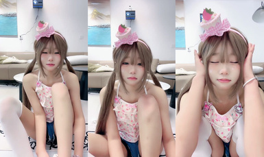 05年可愛小蘿莉 玉米mm 直播大秀絲襪美腿，自慰噴水 粉嫩小穴 (2)