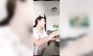 最新《瘋狂抖音》外篇之《抖音擦邊2》顏值主播各顯神通 閃現走光 刷邊尿尿熱舞 扣逼漏奶 (17)