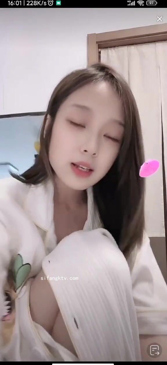 最新《瘋狂抖音》外篇之《抖音擦邊4》顏值主播各顯神通 閃現走光 刷邊瘋狂作死 扣逼漏奶 (118)